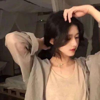 老同学邀请我参加她和我老公的婚礼